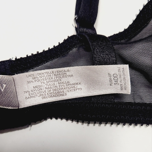 Victoria's Secret Pushup Bra - Picture 7 of 9